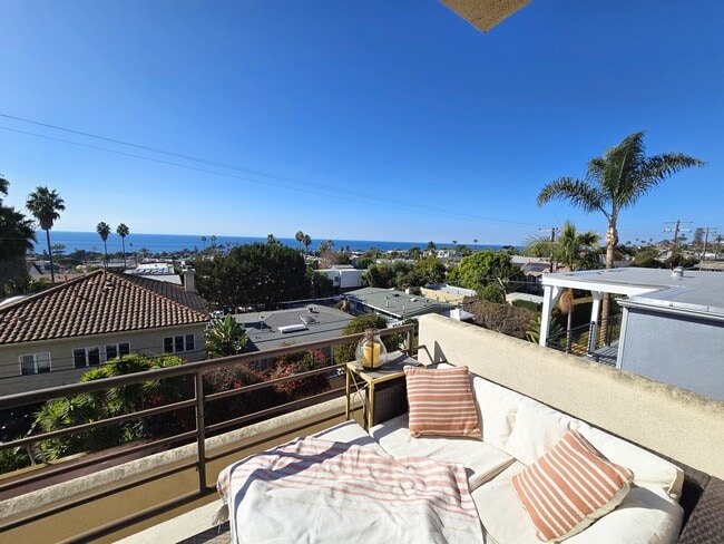 Building Photo - 2070 Oxford Ave