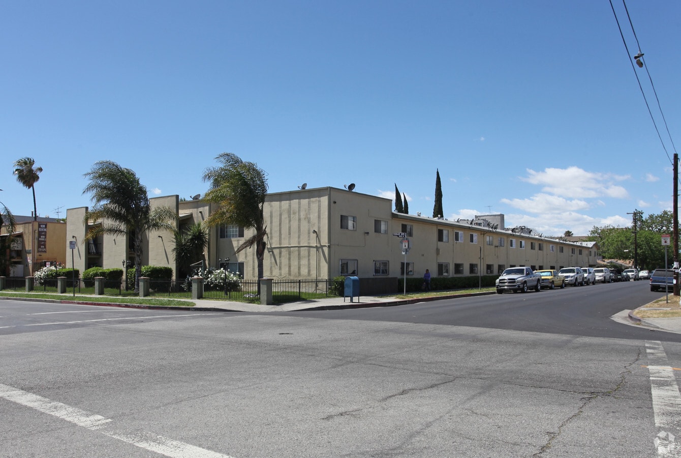 Panorama Plaza Apartments - Panorama Plaza Apartments
