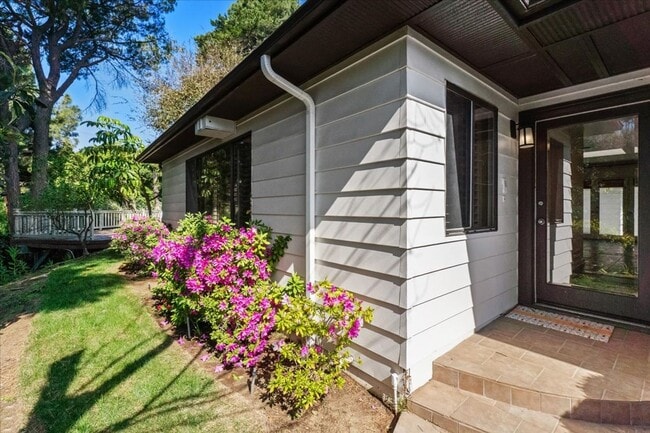 Building Photo - Private Hillside Retreat with Expansive Yard, Chef’s Kitchen, and Spa-Like Primary Suite