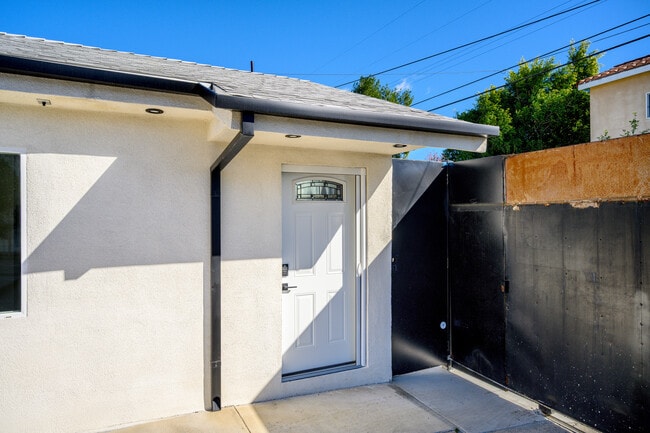 Photo - 14302 Van Nuys Blvd