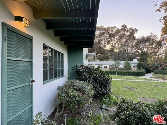 Building Photo - 5560 Village Green