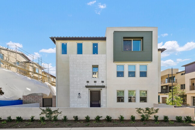 Building Photo - 590 Catalonia