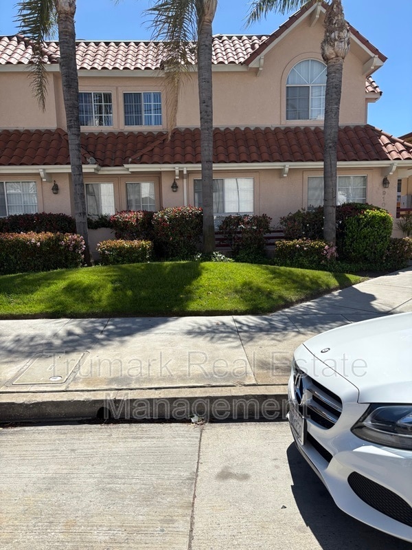 Photo - 910 E Wilson Ave Townhome