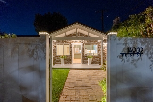 Building Photo - 14902 Hesby St