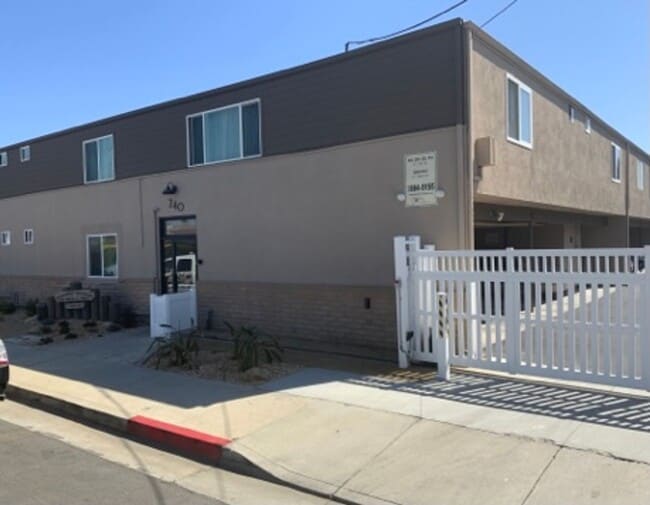 Building Photo - Stunning 1 Bedroom Unit 3