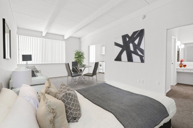 Photo - Royal Sepulveda Apartment Homes