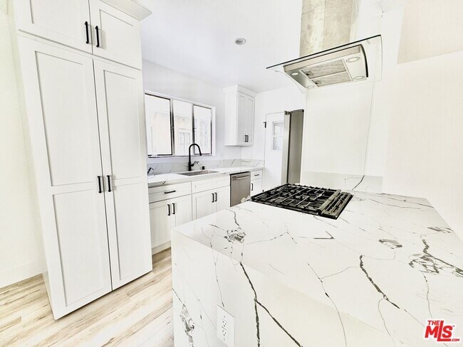 Photo - 121 Crescent Dr Unit D