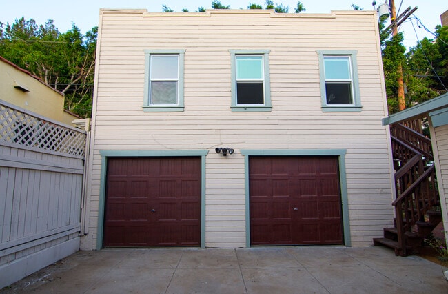 Building Photo - 950 1/2 North Hayworth Avenue