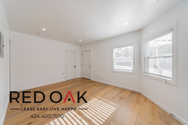 Building Photo - 1060 N Avenue 50