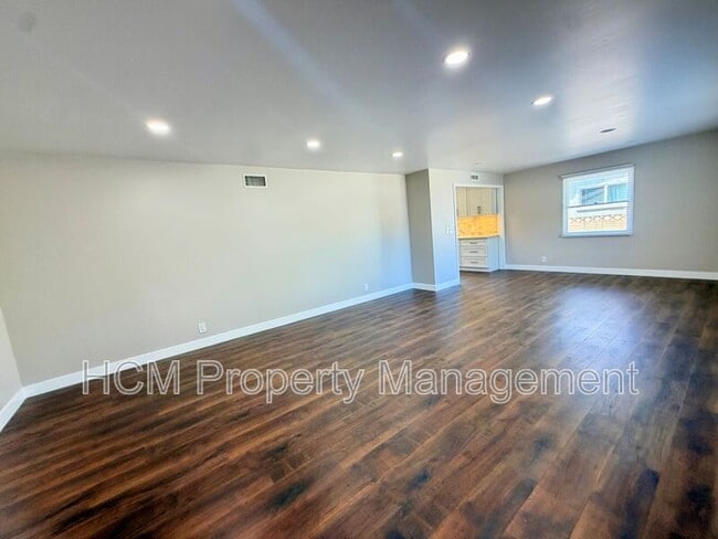Photo - 318 S California St