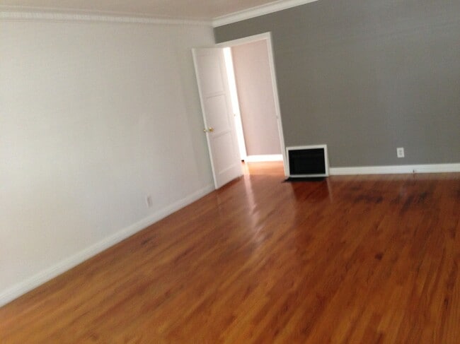 Photo - 5551 Noble Ave Unit B