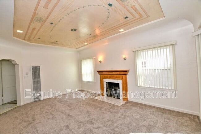 Photo - 225 Deodar Ave