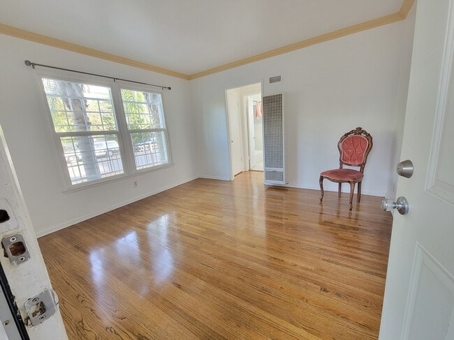 Photo - 875 N Hoover St Unit 875