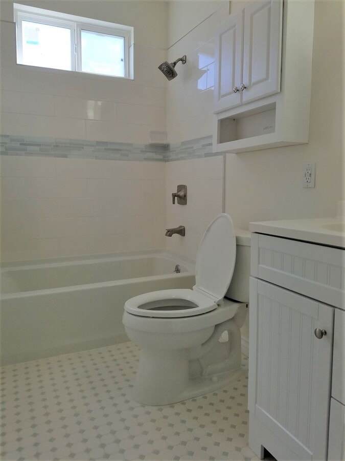 Photo - 1339 1/4 W 93rd St