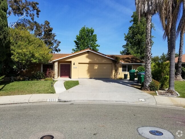 Building Photo - Bright and Beautiful 4 bedroom 2.5 bath La... Rental