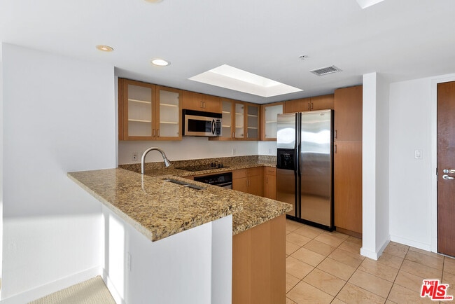 Photo - 13700 Marina Pointe Dr Unit 909