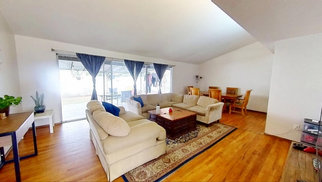 Building Photo - WALK TO SDSU! 5 bed 2 bath House w/ A/C