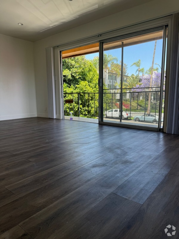 Building Photo - 1339 N Hobart Blvd Rental