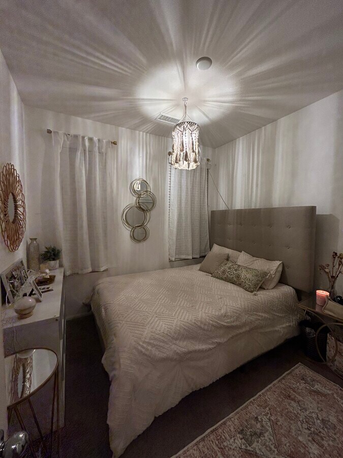 Furnished room - 422 W Route 66 Townhome