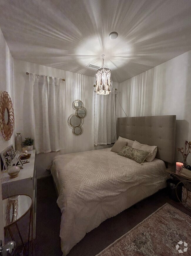 Furnished room - 422 W Route 66 Rental