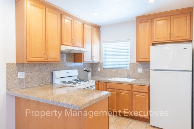 Photo - 1 Bedroom, 1 Bath Duplex Apartment with Storage Unit 4434.5 40th Street