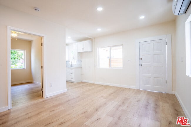 Building Photo - 1245 S Berendo St Unit 1245 Rental