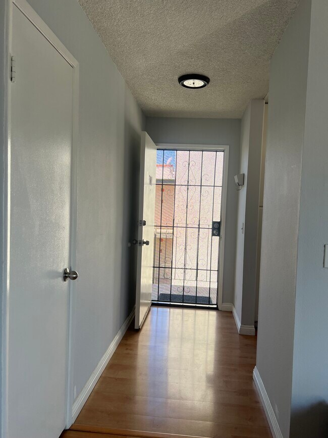 Photo - 4515 California Ave Unit 301