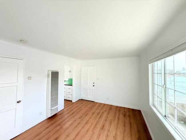 Photo - 230-232 Rennie Avenue Unit 232