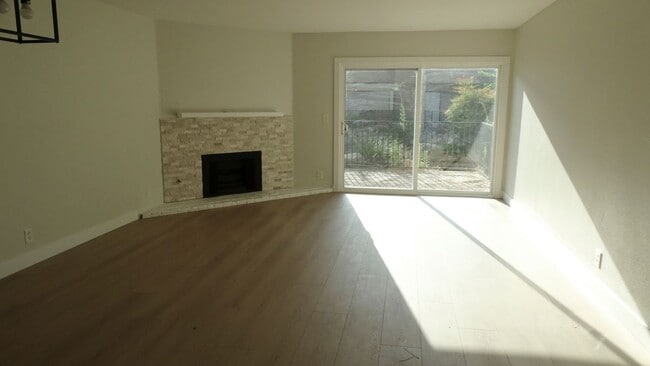 Building Photo - 905 S Mountain Ave