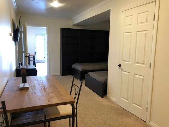 Photo - Los Caballeros #006 Unit 6B