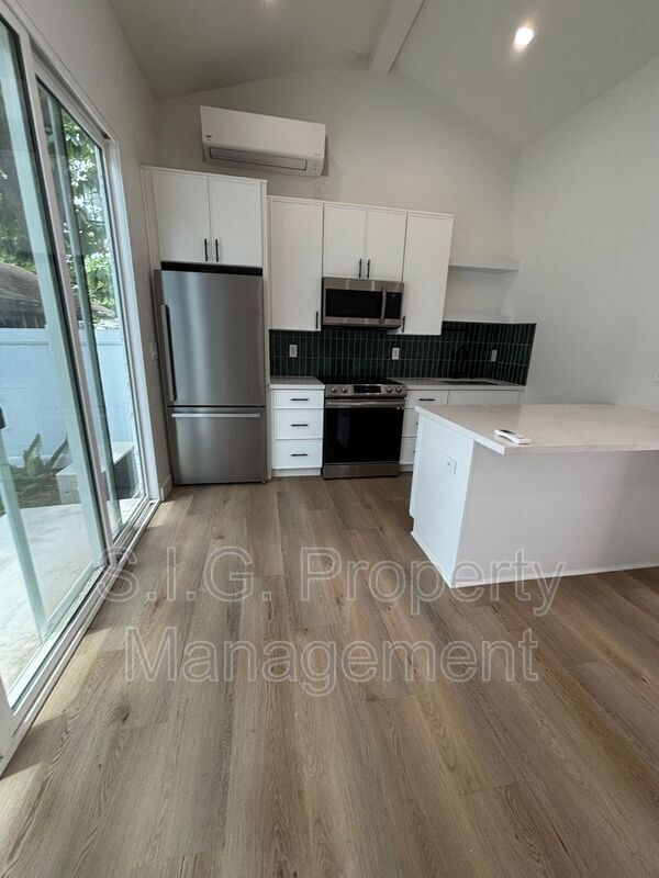 248-250 W. Howard St - 248-250 W. Howard St Condo Unit 252 #4