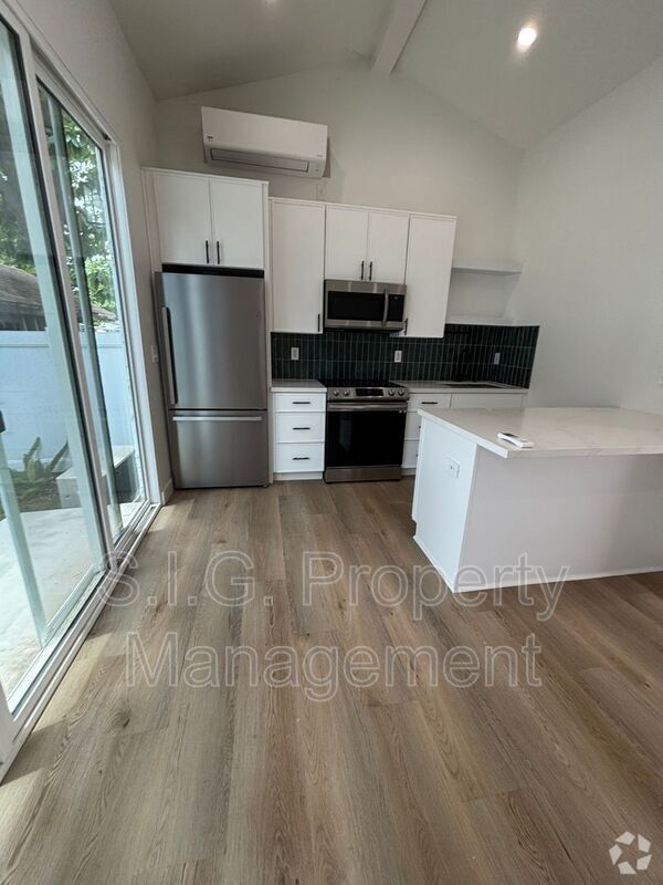 Building Photo - 248-250 W. Howard St Unit 252 #4 Rental