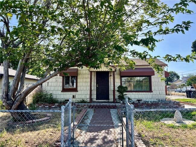 Building Photo - 342 S Sycamore Ave Rental