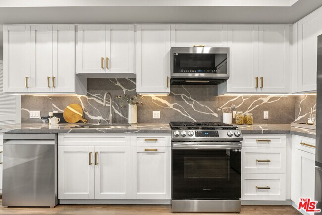 Photo - 7428 Santa Monica Blvd Unit 301