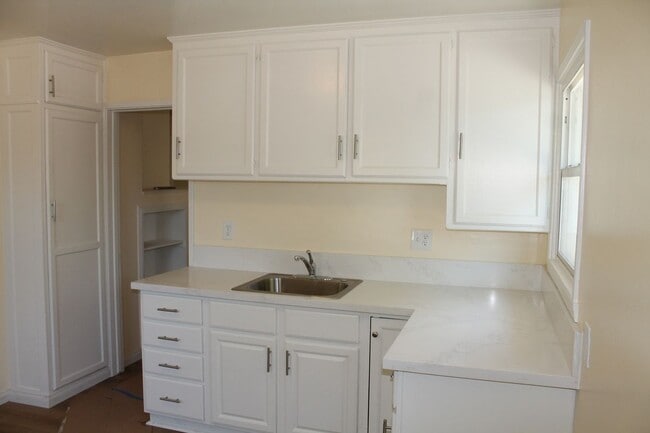 Photo - 1613 W Victory Blvd Unit #1613