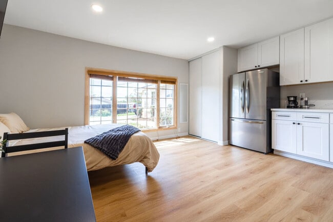 Building Photo - 8120 Melrose Ln