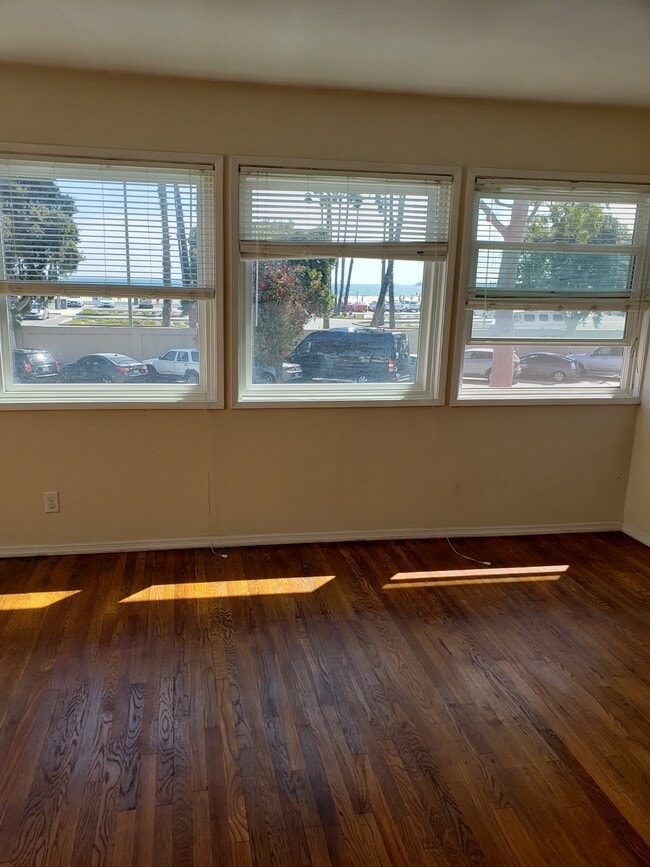 Building Photo - 4811 E Ocean Blvd Unit 4811 E Ocean Blvd apt 2