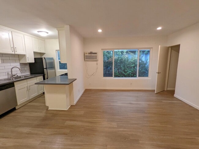 Photo - 6142 Eleanor Ave Unit 4