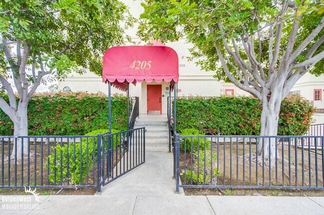 Building Photo - Cozy 2Bdm 2Ba Condo in North Park Neighborhood Unit 304