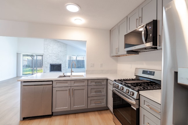 Photo - 10766 Parkdale Ave