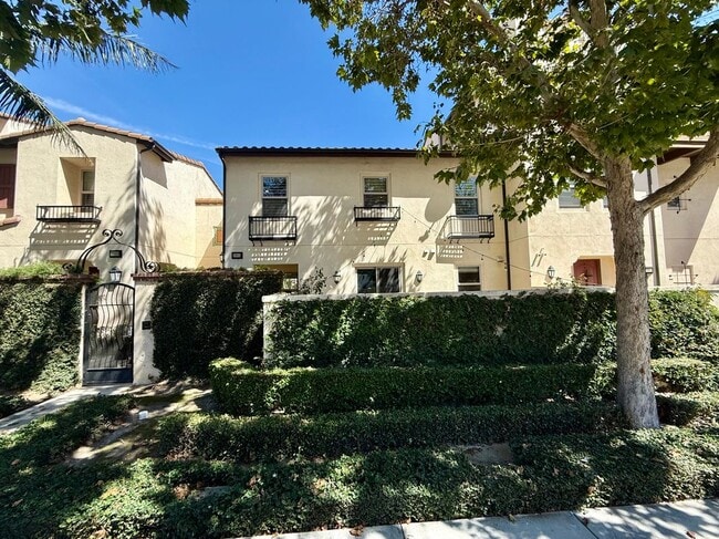 Building Photo - 2903 W Edinger Ave Rental