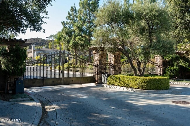 Photo - 750 Huntsdale Ct