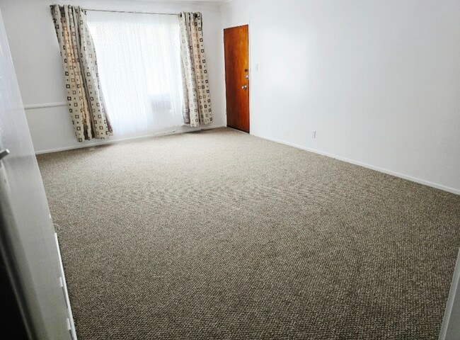 Living room - 1610 Preuss Rd Apartments Unit P1
