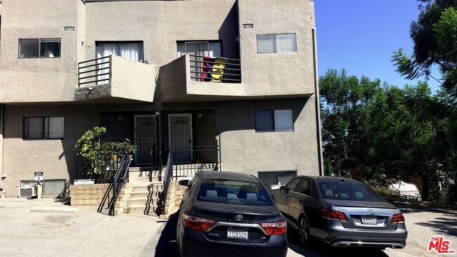 Building Photo - 1858 N Alvarado St