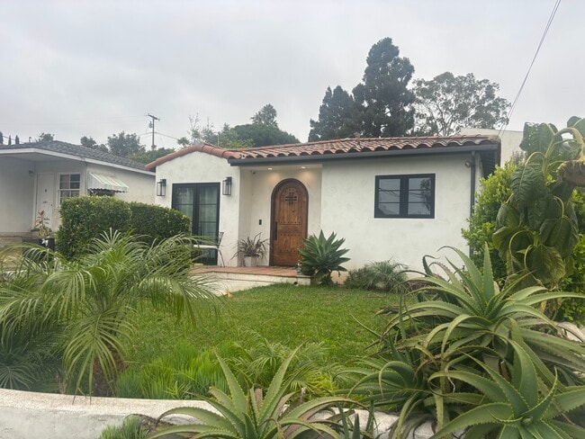 Building Photo - 718 Camino Real Rental