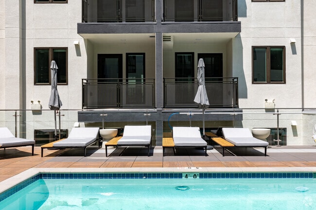 Pool - The BORA 3170