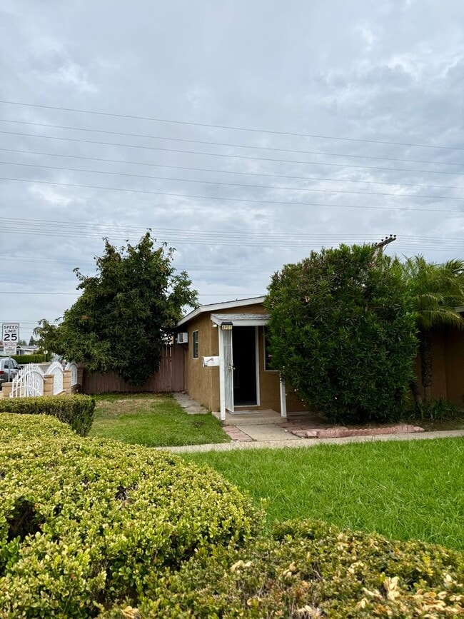 Building Photo - 4901 Frink Ave Unit 4901 Frink Avenue