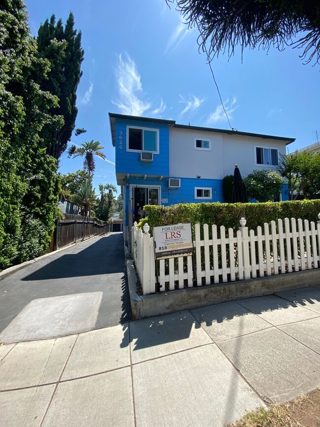 Building Photo - 1 Bedroom 1 Bath Apartment in Los Feliz! Unit 5