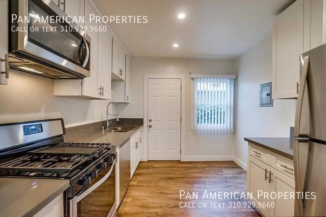 Photo - 451 W 4th St