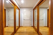 1BR, 1BA - 978SF - CLOSET - Spring Arcade Building